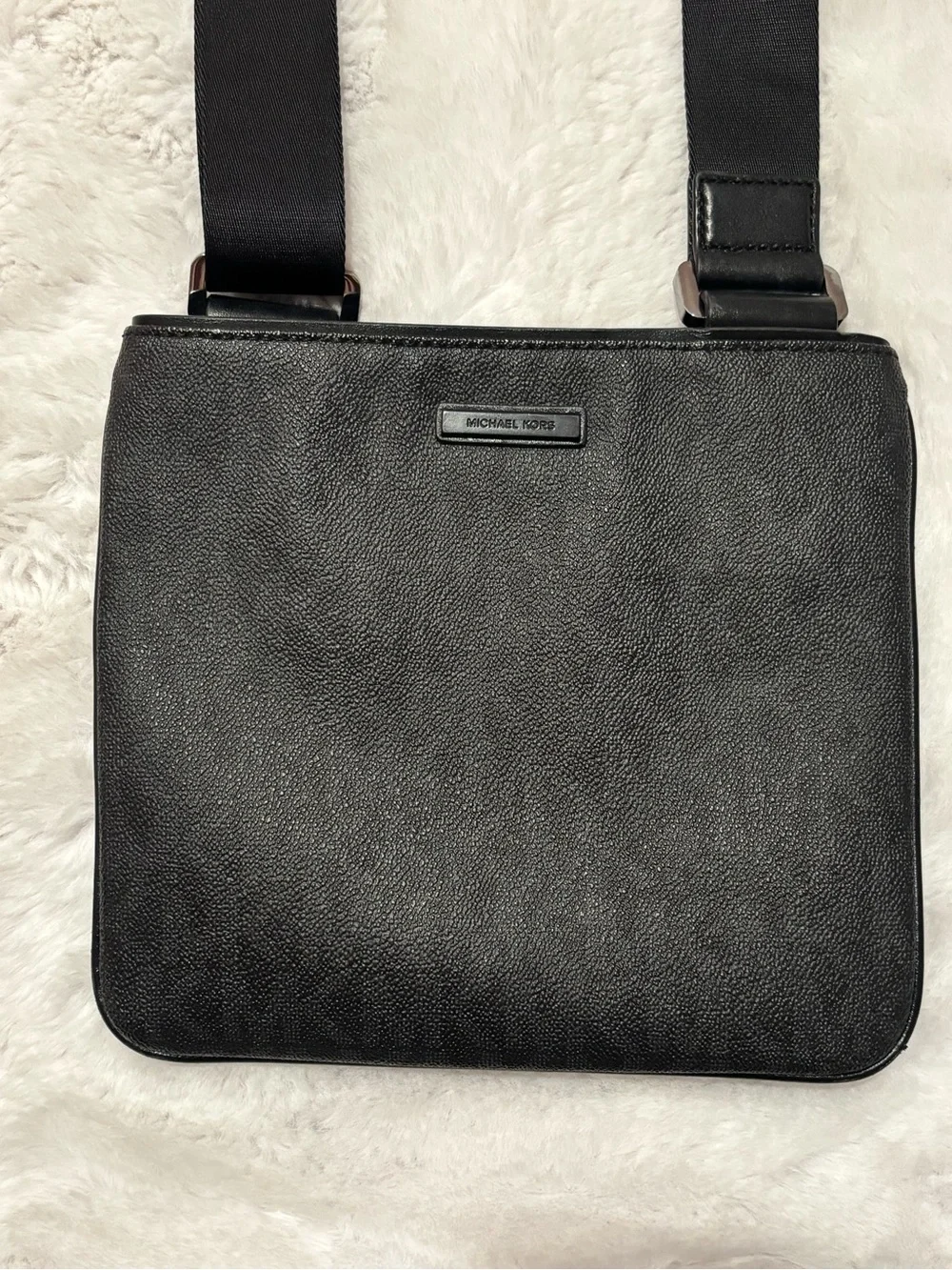 Michael Kors Men's Bryant Flight Messenger Bag Black Monogram 33S6MMNC1B Authent
